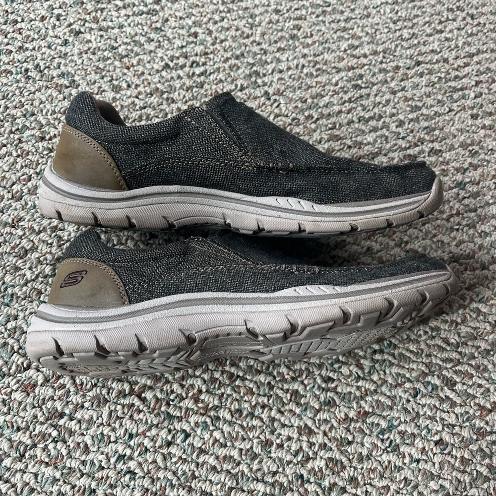 Skechers Relaxed Fit Memory Foam Slip On Shoes Sneaker Size 9 Black Tan Casual - Picture 8 of 11